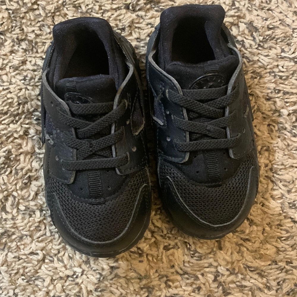 Black Infant- huaraches nike